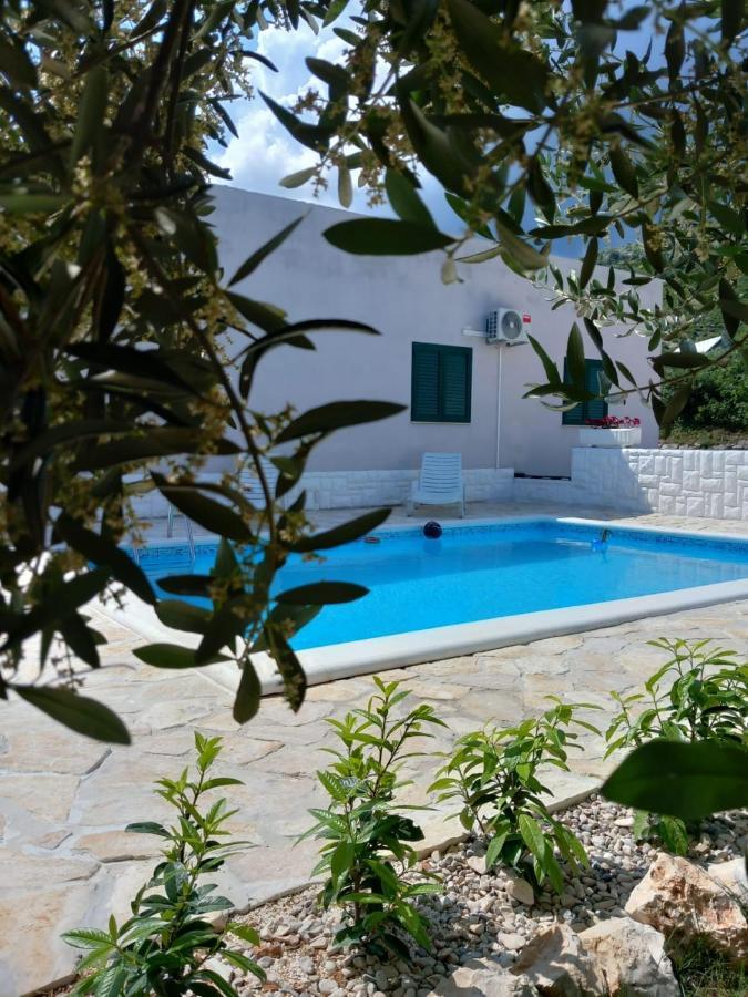 Holiday House M&A&K With Swimming Pool Kaštel Štafilić Exterior foto